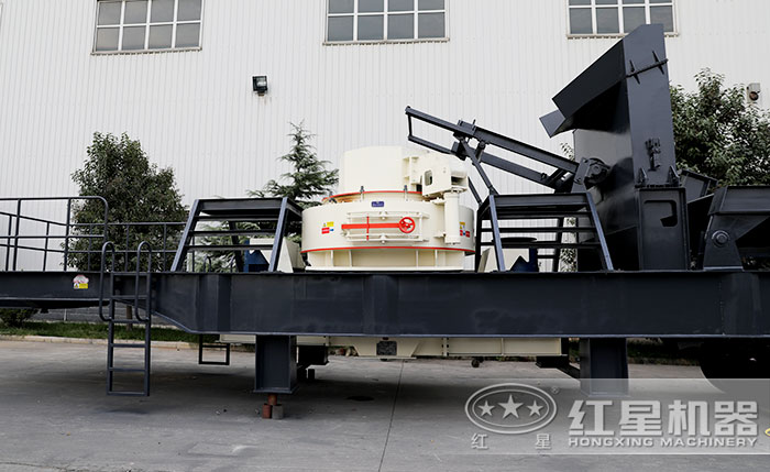 輪胎式移動(dòng)破碎機(jī)實(shí)拍 輪胎式移動(dòng)破碎機(jī)實(shí)拍