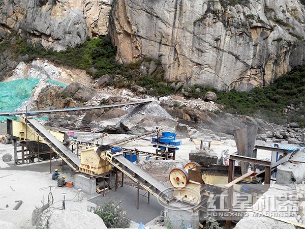 河卵石制砂現場 河卵石制砂現場