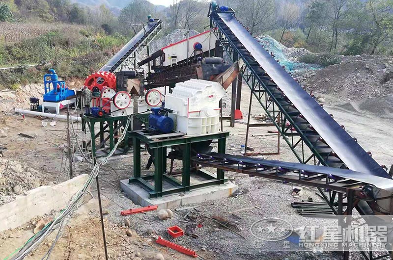 小型制砂機(jī)工作現(xiàn)場(chǎng)圖片 小型制砂機(jī)工作現(xiàn)場(chǎng)圖片